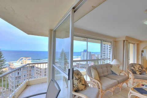 Surfers Beachside Holiday Apartments - Holiday Find 3