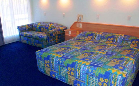 Runaway Bay Motor Inn - Holiday Find 2