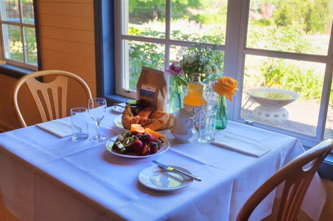 Vineyard Cottages And Cafe - Holiday Find 7