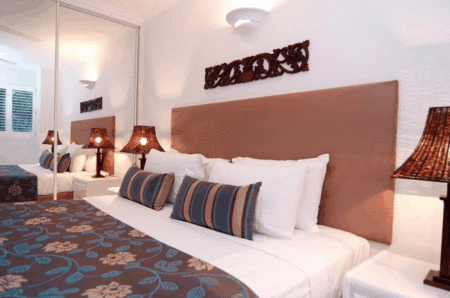 Agincourt Beachfront Apartments - Holiday Find 1