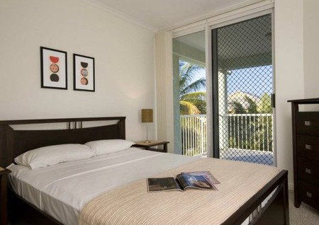 On The Beach Holiday Apartments - Holiday Find 2