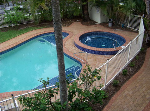 Old Burleigh Court Holiday Apartments - Holiday Find 1