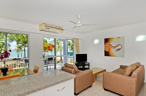 Agincourt Beachfront Apartments - Holiday Find 6