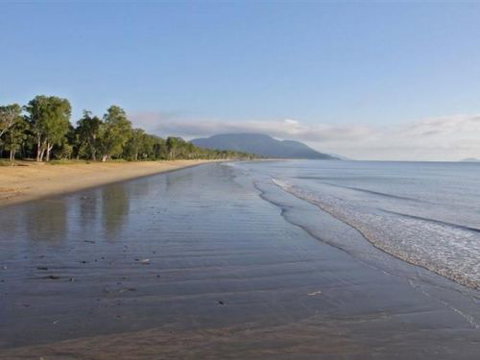 Bramston Beach Motel - Holiday Find 1