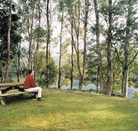 Tullah Lakeside Chalet