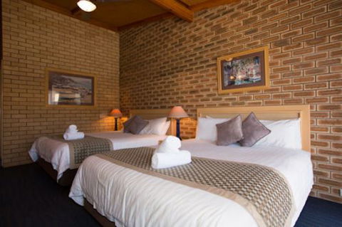 The Town House Motor Inn - Sundowner Goondiwindi - Holiday Find 0