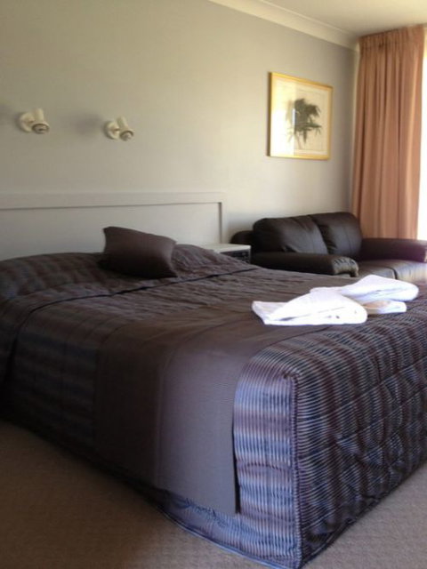 Town & Country Motor Inn Forbes - Holiday Find 3