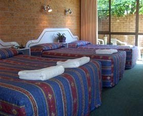 Golden Chain Port O'Call Motel - Holiday Find 0
