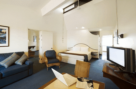 Beach Hotel Resort - Holiday Find 3