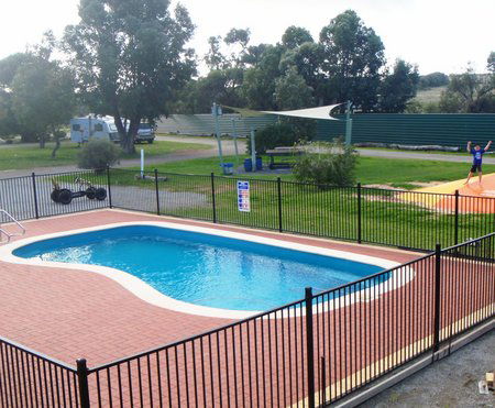 Elliston Caravan Park - Holiday Find 1