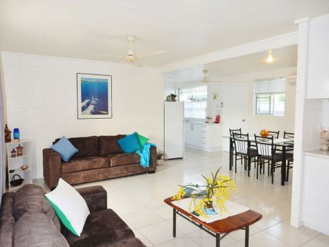 Lucinda Holiday Rentals  - Holiday Find 0