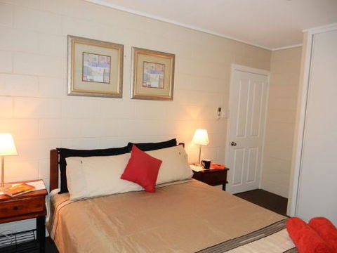 Lucinda Holiday Rentals  - Holiday Find 2