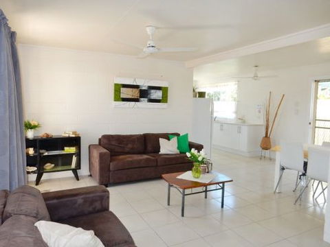 Lucinda Holiday Rentals  - Holiday Find 3