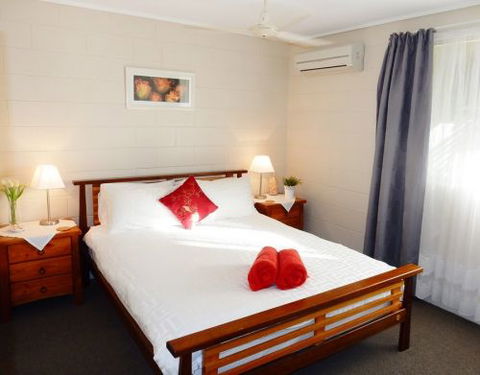 Lucinda Holiday Rentals  - Holiday Find 4