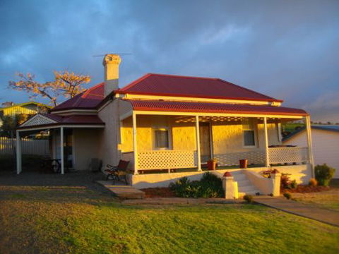 Charlie Bates Cottage - Holiday Find 0