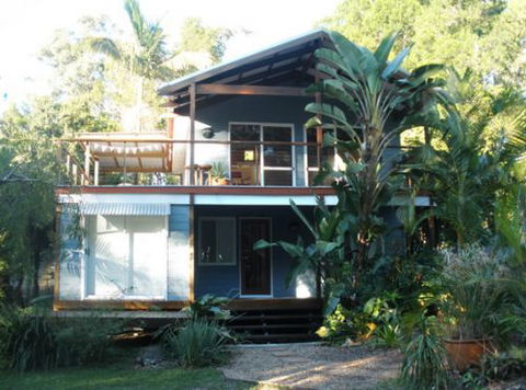 Coochiemudlo Island Family Beach House - Holiday Find 0