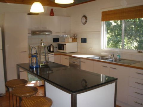 Coochiemudlo Island Family Beach House - Holiday Find 3