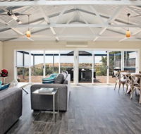 Coral Sands Luxury Beach House - Holiday Find