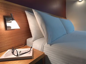 Ibis Melbourne Little Bourke Street - Holiday Find 2