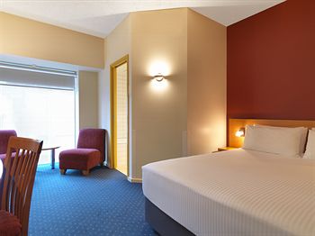 Ibis Melbourne Little Bourke Street - Holiday Find 8