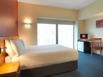 Ibis Melbourne Little Bourke Street - Holiday Find 12
