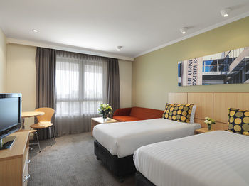 Travelodge Macquarie North Ryde Hotel - Holiday Find 1
