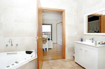 Lavender House B&B - Holiday Find 7