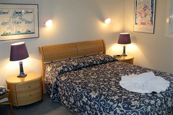 84 The Spit - Holiday Find 30