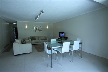 84 The Spit - Holiday Find 60