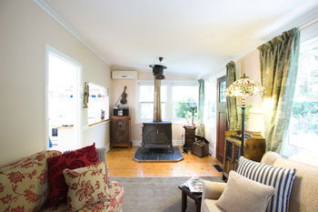 Adeline Bed And Breakfast - Holiday Find 14
