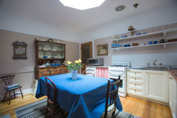 Adeline Bed And Breakfast - Holiday Find 15