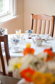 Adeline Bed And Breakfast - Holiday Find 30