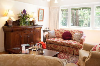 Adeline Bed And Breakfast - Holiday Find 35