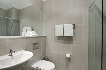 Adara Camperdown Hotel - Holiday Find 4