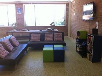 The Entrance Backpackers - Hostel - Holiday Find 7