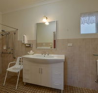 Cadman Motor Inn amp Apartments - Holiday Find