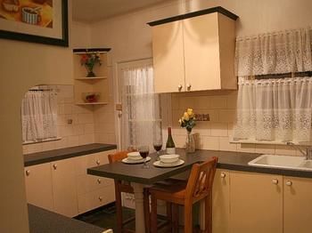 Tudor Cottages Mt Dandenong - Holiday Find 1