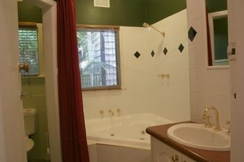 Tudor Cottages Mt Dandenong - Holiday Find 12