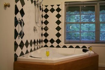 Tudor Cottages Mt Dandenong - Holiday Find 14