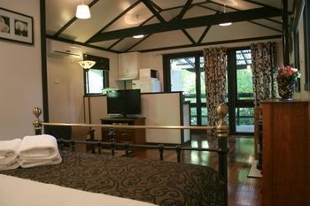 Tudor Cottages Mt Dandenong - Holiday Find 19
