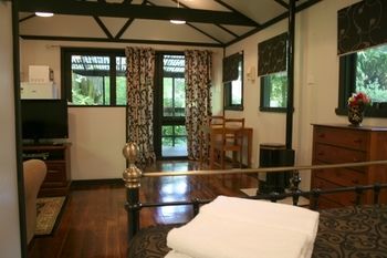 Tudor Cottages Mt Dandenong - Holiday Find 25