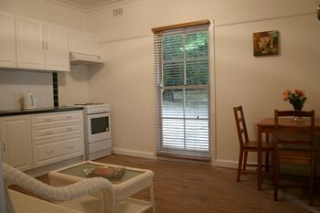 Tudor Cottages Mt Dandenong - Holiday Find 26