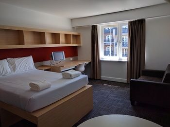 RMIT Village - Holiday Find 21