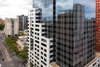 AKOM Melbourne - Holiday Find 8