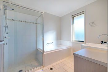 Getaway Holiday House Bankstown - Holiday Find 17