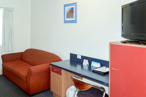 BEST WESTERN Boulevard Lodge - Holiday Find 7