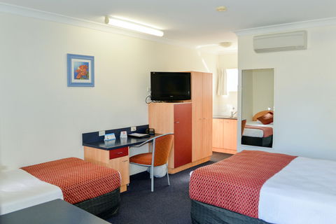 BEST WESTERN Boulevard Lodge - Holiday Find 13