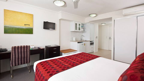 BEST WESTERN PLUS Cairns Central Apartments - Holiday Find 1