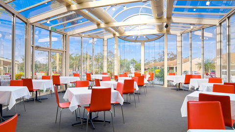 BEST WESTERN Airport Motel And Convention Centre - Holiday Find 0