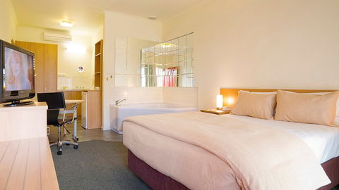 BEST WESTERN Airport Motel And Convention Centre - Holiday Find 1